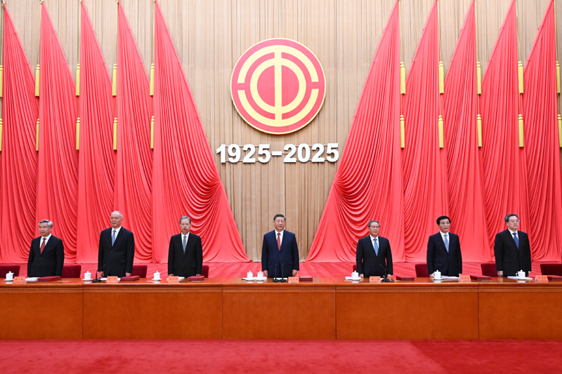 Xi Jinping destaca união de forças dos trabalhadores para revitalização da nação chinesa