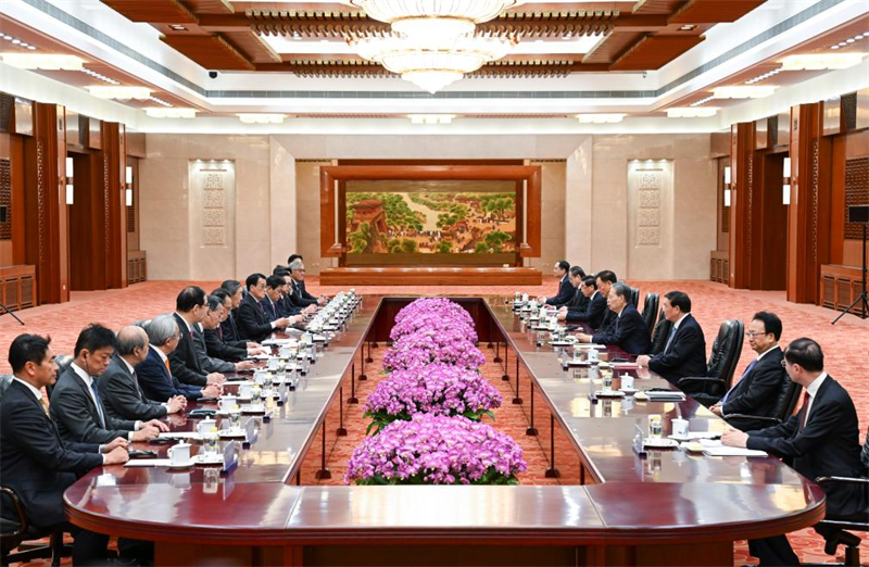 Chefe do Legislativo chinês reúne-se com presidente da União dos Parlamentares da Amizade Japão-China