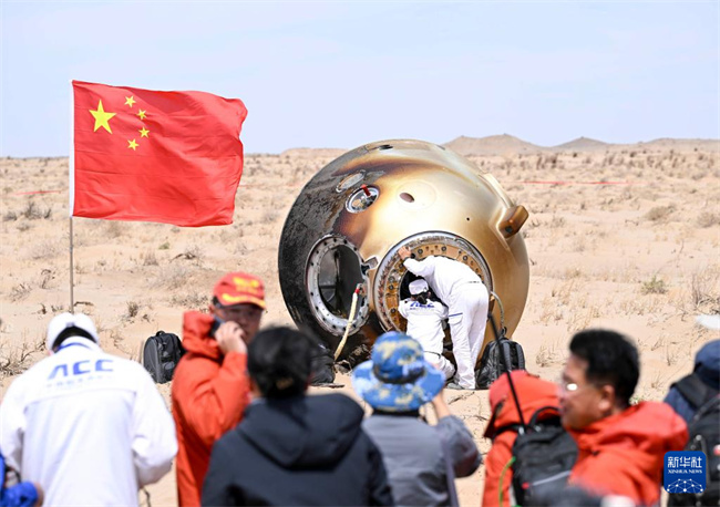 Cápsula de retorno da Shenzhou-19 pousa e astronautas todos estão sãos