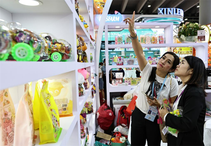 137ª Feira de Cantão encerra com número recorde de compradores estrangeiros