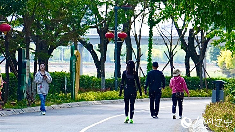 Águas cristalinas num corredor verde transformam Jinzhou num paraíso