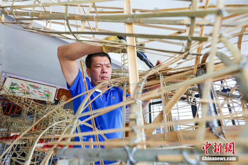 Hainan prepara cabeças de dragão para dar boas-vindas ao Festival do Barco-Dragão