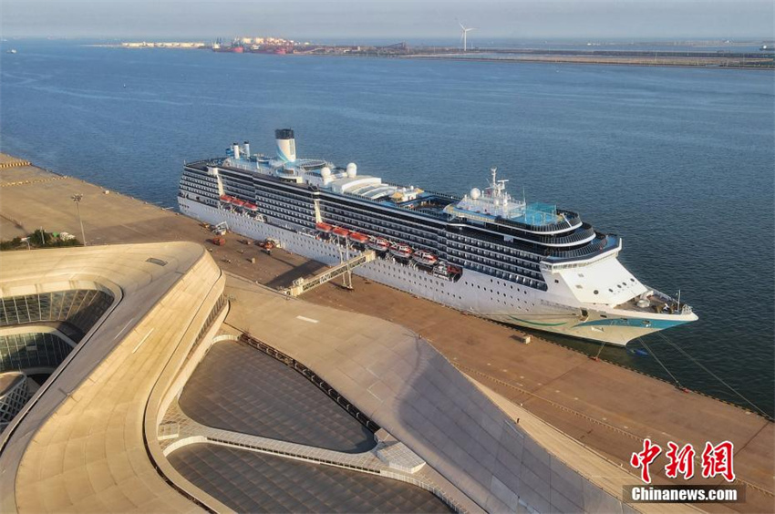 Tianjin: navio de cruzeiro AIDA Mediterranean inicia nova temporada de navegação de 2025