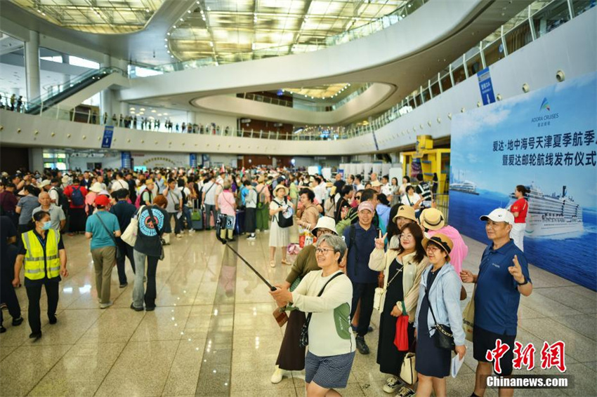 Tianjin: navio de cruzeiro AIDA Mediterranean inicia nova temporada de navegação de 2025