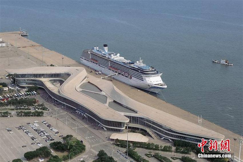 Tianjin: navio de cruzeiro AIDA Mediterranean inicia nova temporada de navegação de 2025