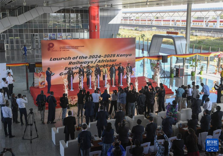 Quênia celebra 8º aniversário da operação segura da ferrovia de bitola padrão