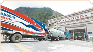 Estrada 318: nova rota da amizade entre a China e o sul da Ásia em ShigatseConhecida como a “Avenida Cênica dos Chineses”, a Estrada Nacional 318 começa na Praça do Povo, em Shanghai, e termina na Ponte da Amizade, em Zhangmu, no condado de Nyalam, cidade de Shigatse, em Xizang. 
