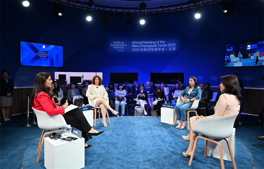 Fórum Davos de Verão de 2025 começa em Tianjin, no norte da China