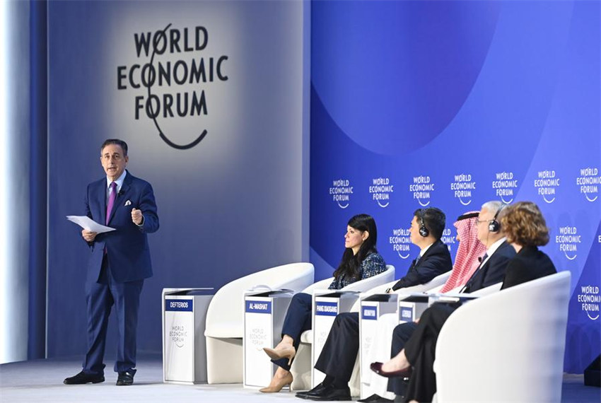 Fórum Davos de Verão de 2025 começa em Tianjin, no norte da China