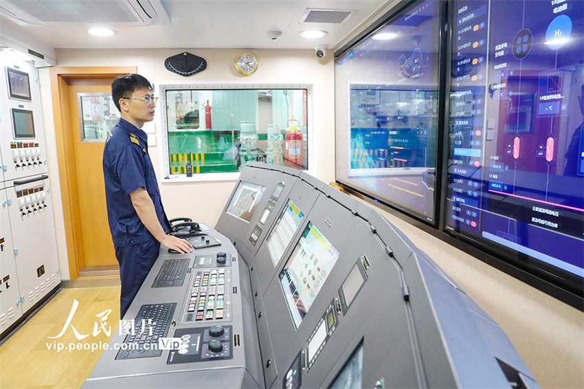 Primeiro navio rebocador híbrido hidrogênio-elétrico da China entra em operação
