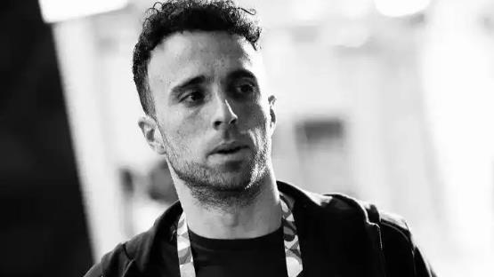 Mundo do futebol de luto: Diogo Jota e o irmão morrem em trágico acidente de viação em EspanhaO Liverpool FC e Cristiano Ronaldo lideraram homenagens ao português Diogo Jota, após ele e seu irmão André morrerem em um acidente de carro no noroeste da Espanha na madrugada de quinta-feira. 