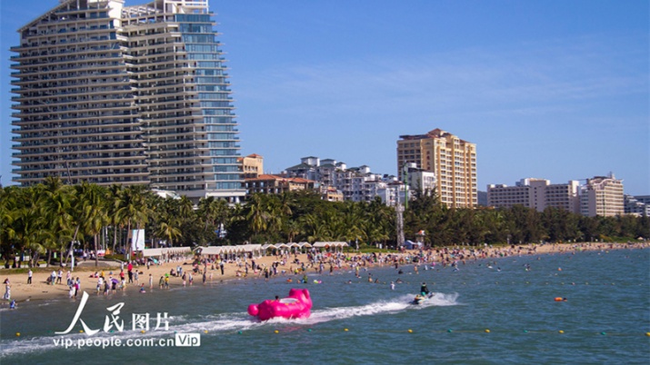 Hainan registra aumento no número de turistas que chegamA província de Hainan recebeu mais de 1,24 milhão de viajantes que chegaram no primeiro semestre deste ano, um aumento anual de 20,8%, informaram as autoridades de imigração numa coletiva de imprensa na quarta-feira (2). 