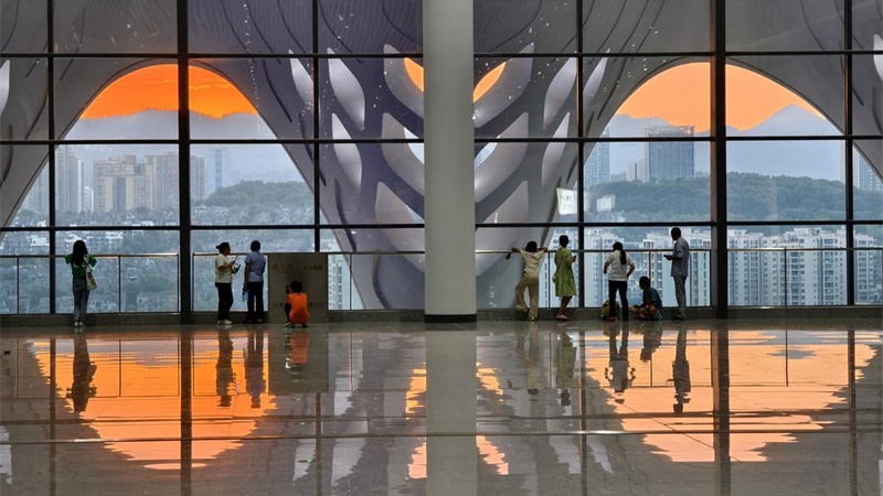 Estação Ferroviária de Chongqing inaugura mirante panorâmico