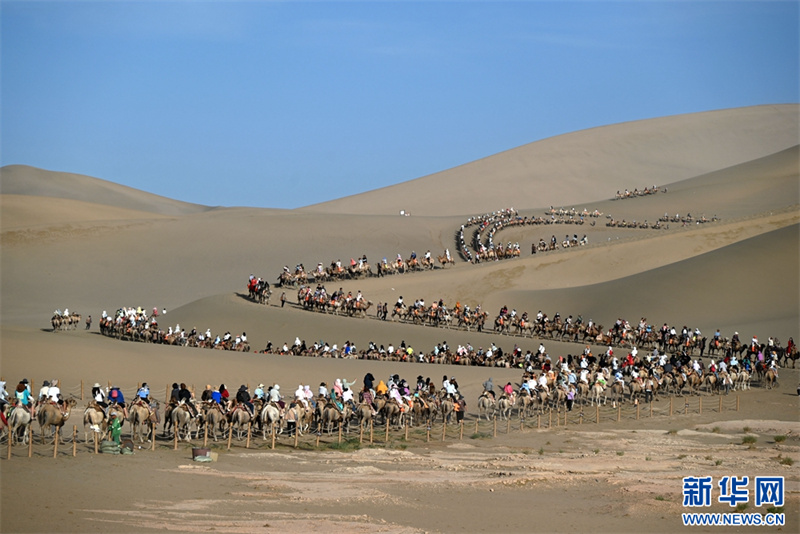 Gansu: Dunhuang recebe alta temporada de turismo durante o verão