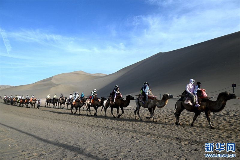 Gansu: Dunhuang recebe alta temporada de turismo durante o verão