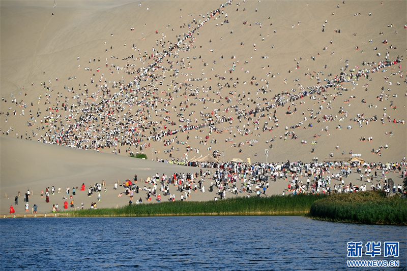 Gansu: Dunhuang recebe alta temporada de turismo durante o verão