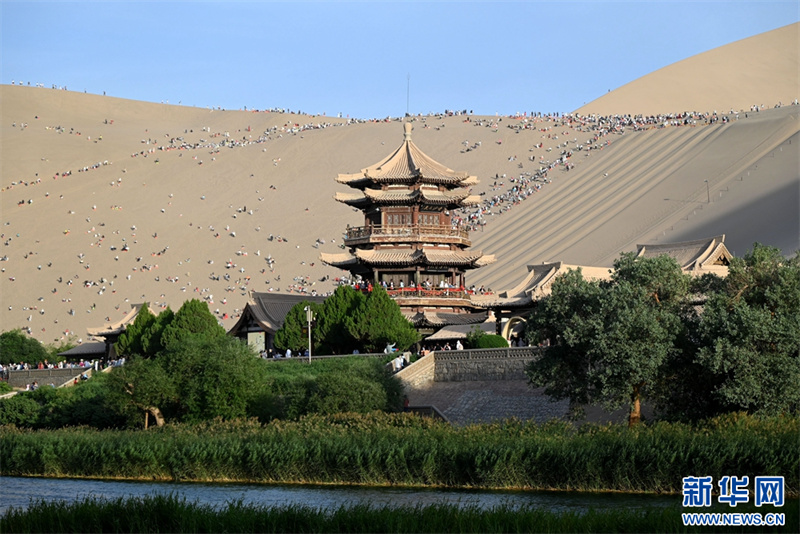 Gansu: Dunhuang recebe alta temporada de turismo durante o verão