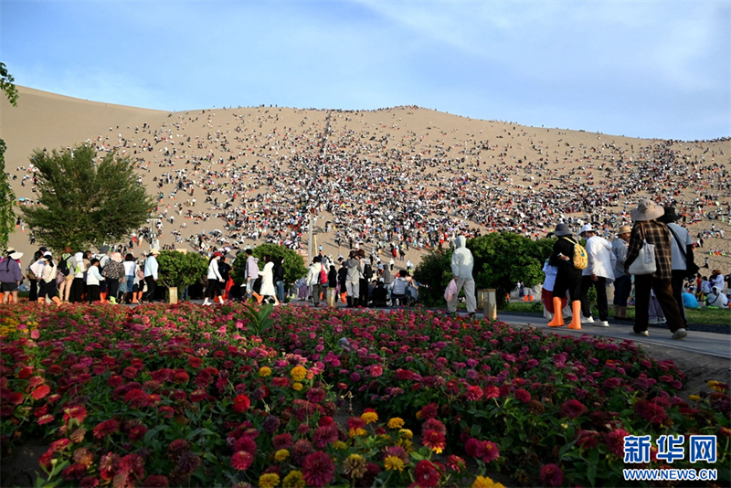 Gansu: Dunhuang recebe alta temporada de turismo durante o verão
