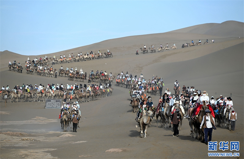 Gansu: Dunhuang recebe alta temporada de turismo durante o verão