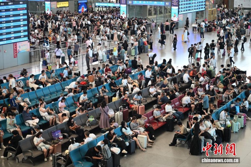Tráfego ferroviário de passageiros na China atinge mais de 300 milhões durante temporada de verão