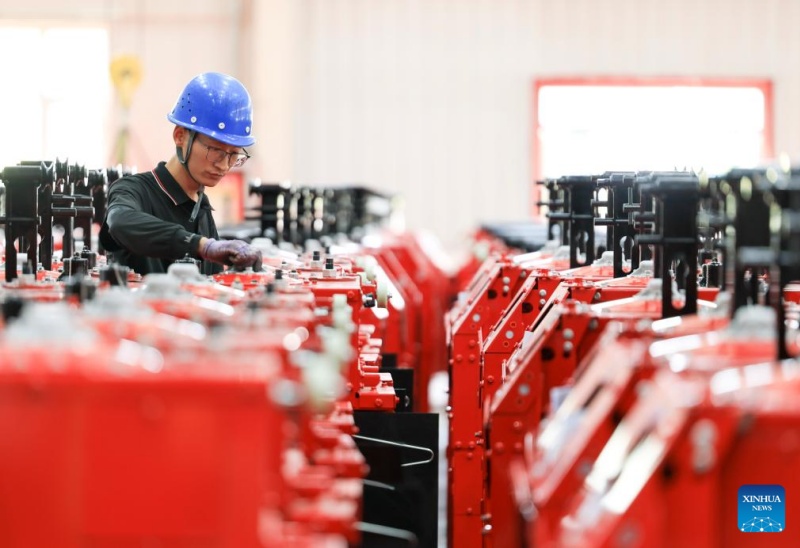 Galeria: oficina de fabricação de colheitadeiras de algodão em Xinjiang
