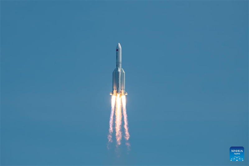 China lança novo grupo de satélites de internet