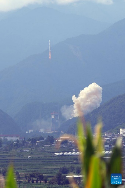 China lança com sucesso novo satélite de teste