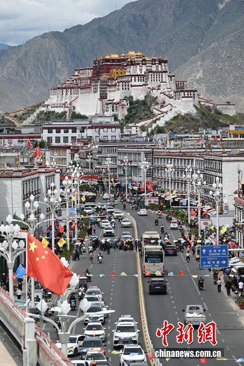 Contagem regressiva para 60º aniversário da Região Autônoma de Xizang: ruas de Lhasa ganham clima festivo