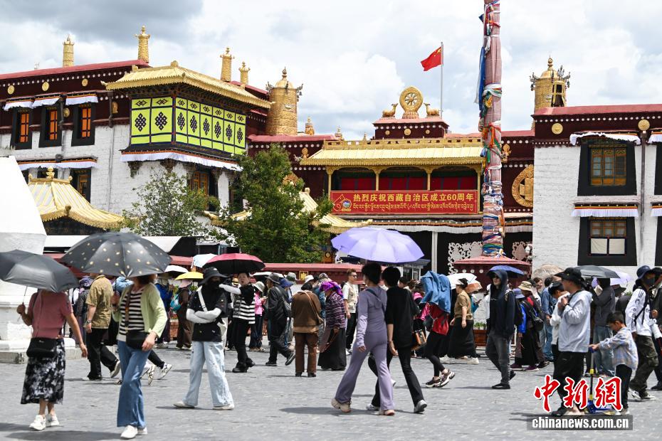 Contagem regressiva para 60º aniversário da Região Autônoma de Xizang: ruas de Lhasa ganham clima festivo