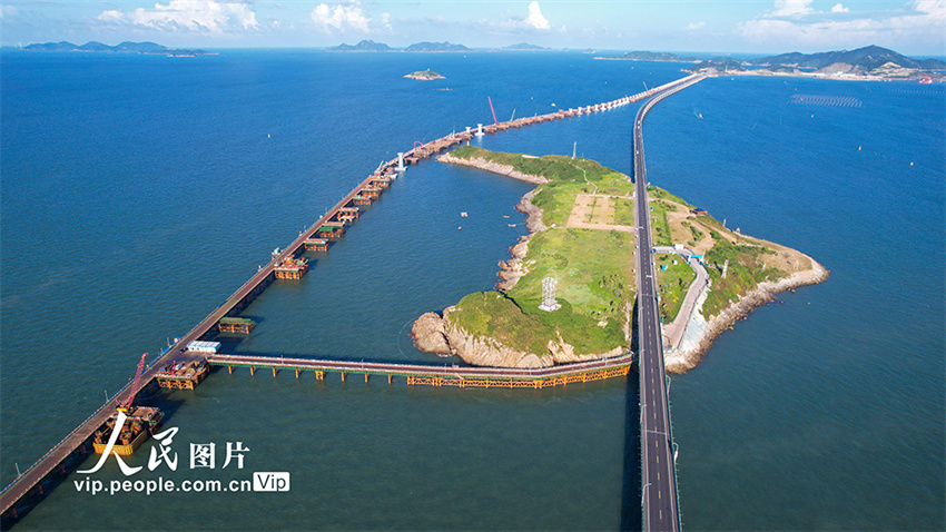 Construção da ponte transmarítima segue a todo vapor em Zhejiang, leste da China