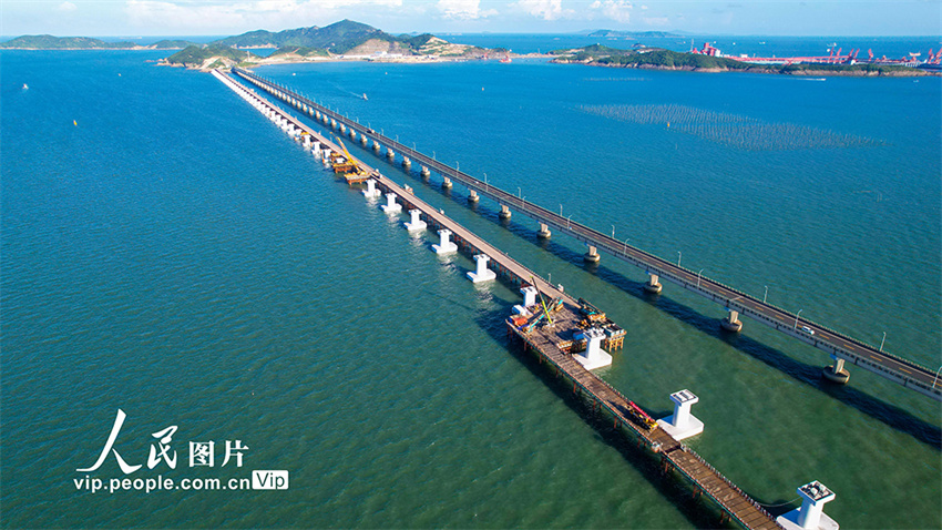 Construção da ponte transmarítima segue a todo vapor em Zhejiang, leste da China