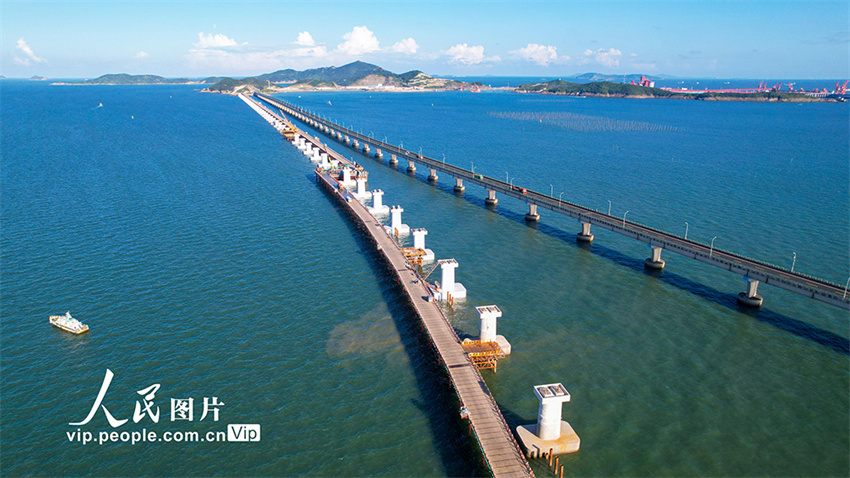 Construção da ponte transmarítima segue a todo vapor em Zhejiang, leste da China