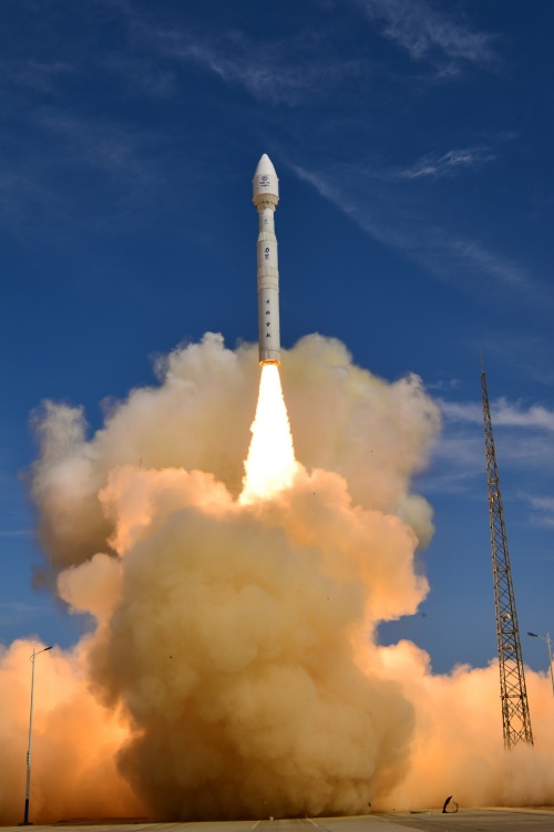 Empresa chinesa lança satélites fabricados no México
