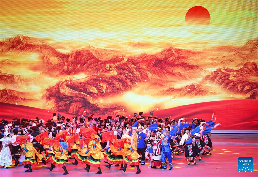 Gala em Lhasa celebra 60º aniversário de fundação da Região Autônoma de Xizang
