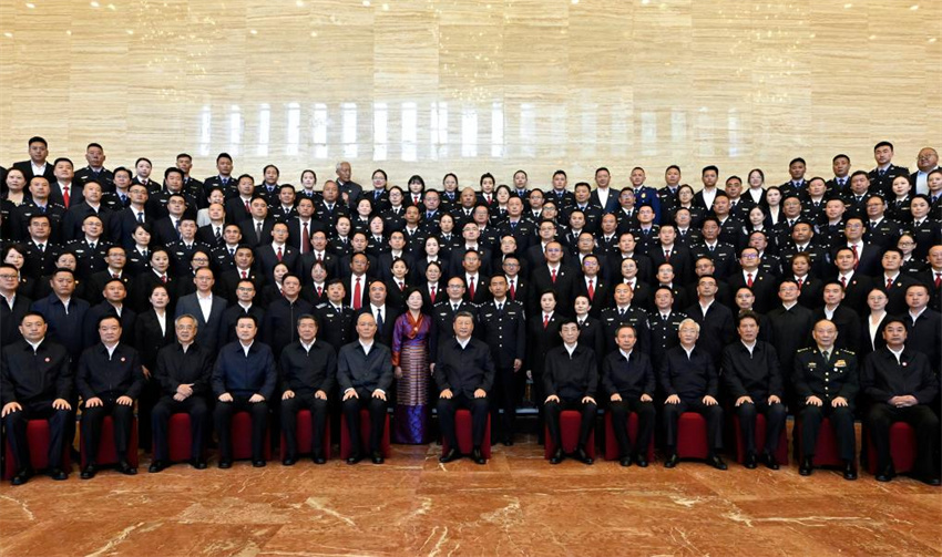 Xi Jinping pede esforços conjuntos para modernização em reunião com representantes de toda a região de Xizang