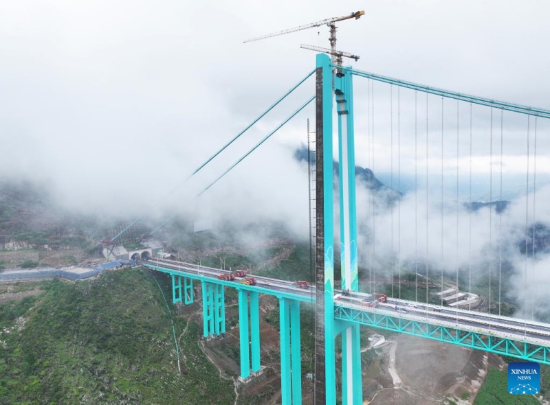 Construção da ponte mais alta do mundo inicia importantes testes de carga no sudoeste da China