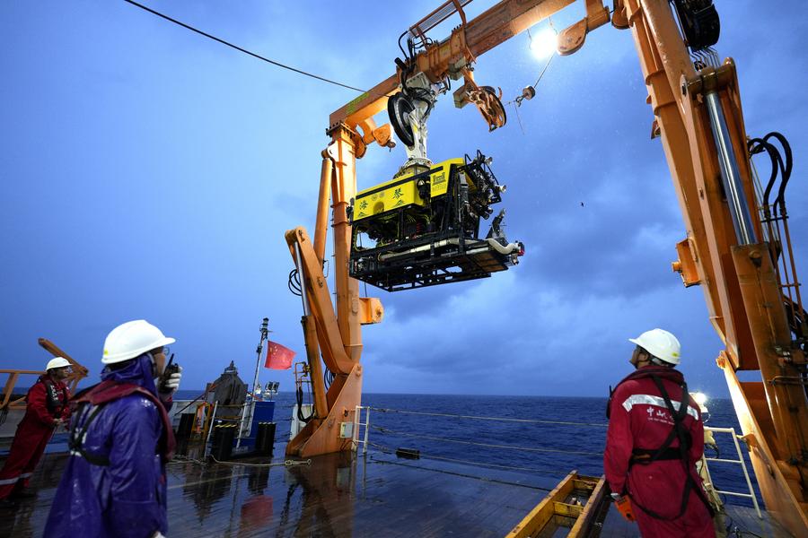 Novo explorador de águas profundas da China, Haiqin, conclui missão no Mar da China Meridional