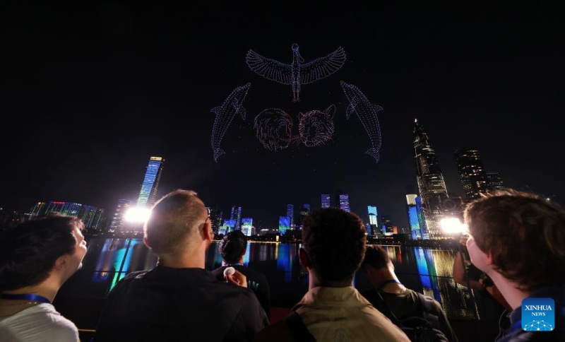 Show de drones marca 45º aniversário de Shenzhen