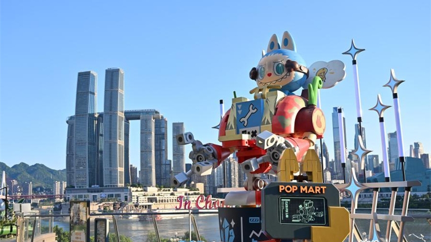 Mecha gigante Labubu estreia em Chongqing