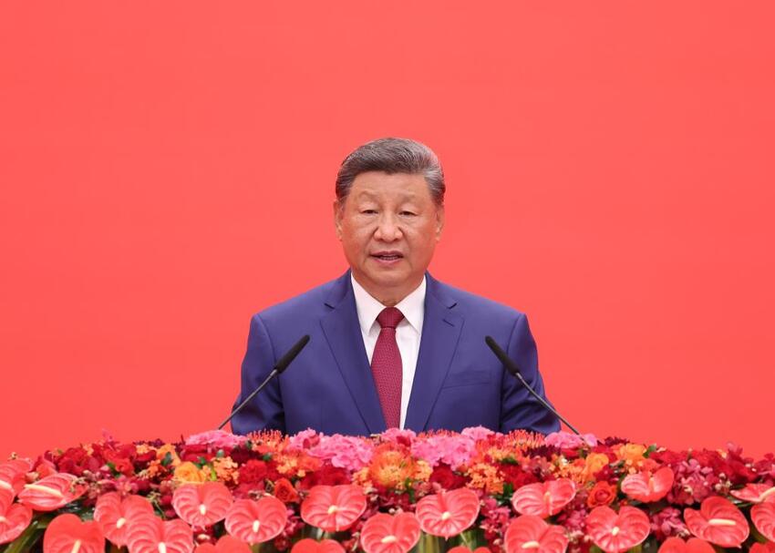 Xi Jinping discursa na recepção do Dia da Vitória, enfatizando a justiça, a paz e a força do povo