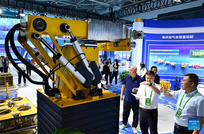 Exposição Marítima do Leste Asiático 2025 realizada em Qingdao, leste da China