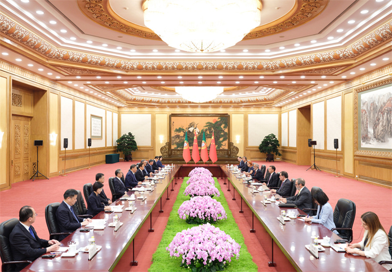 Xi Jinping reúne-se com primeiro-ministro português