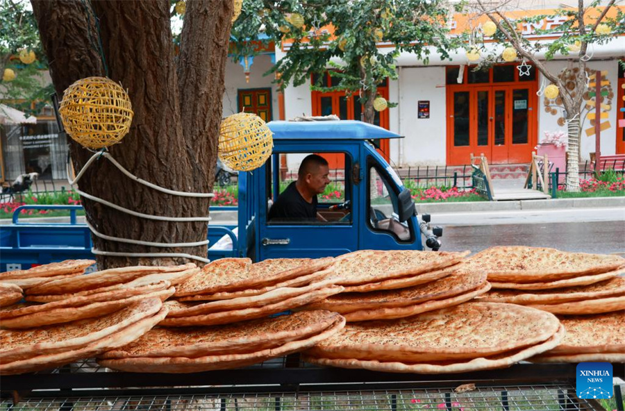 Técnicas tradicionais de fabricação de naan herdadas e desenvolvidas em Xinjiang