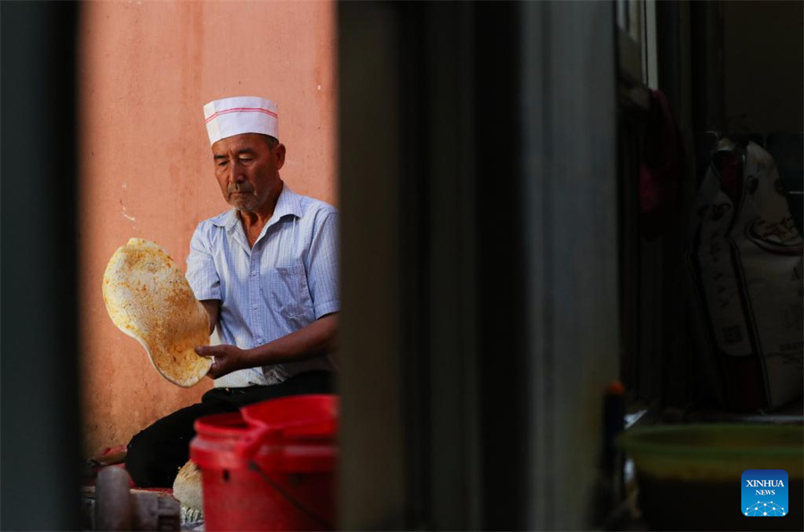 Técnicas tradicionais de fabricação de naan herdadas e desenvolvidas em Xinjiang