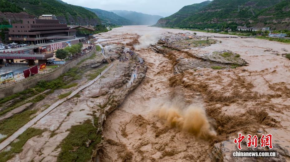 Galeria: Cachoeira Hukou atravessa melhor período de observação
