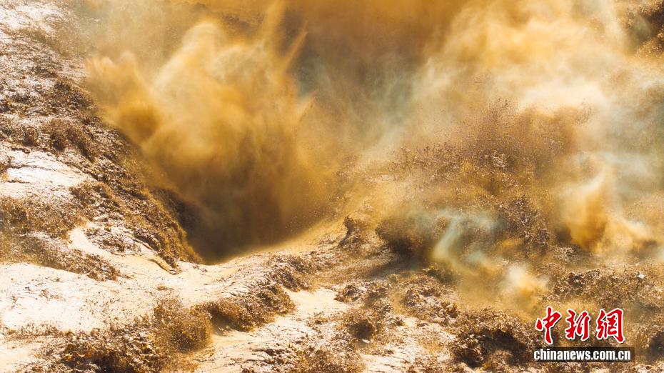 Galeria: Cachoeira Hukou atravessa melhor período de observação