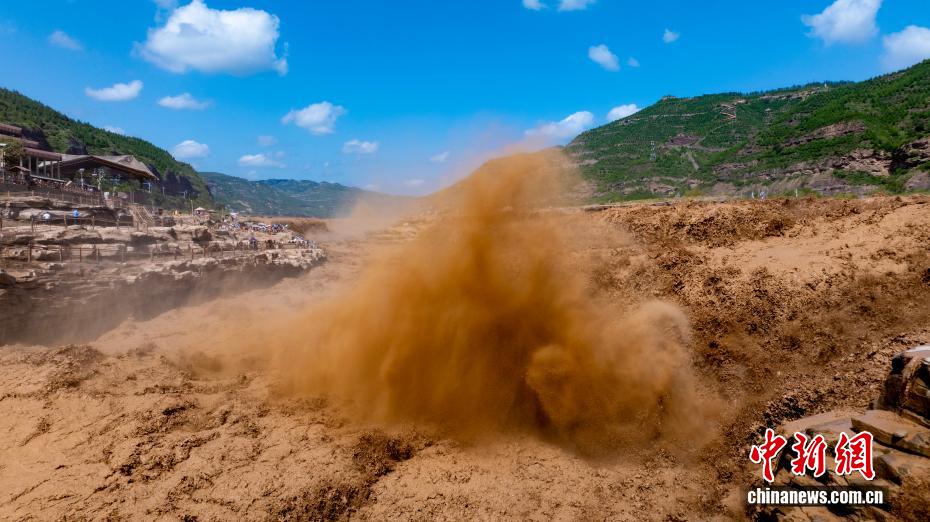Galeria: Cachoeira Hukou atravessa melhor período de observação