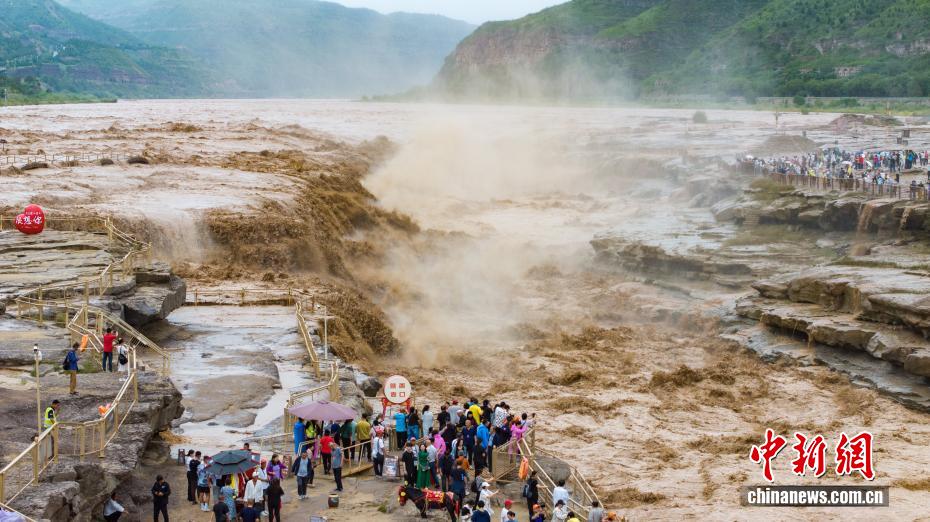Galeria: Cachoeira Hukou atravessa melhor período de observação