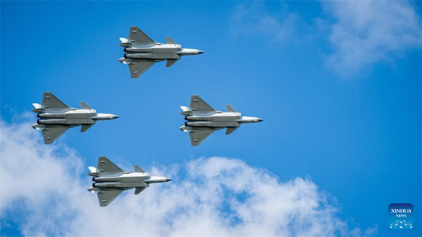 Galeria: exercício para Dia Aberto da aviação de 2025 da Força Aérea do ELP da China e do Show Aéreo de Changchun