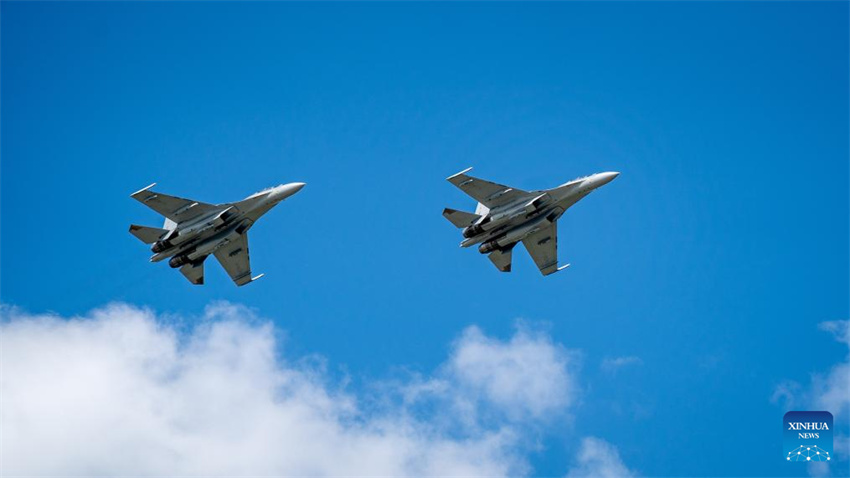 Galeria: exercício para Dia Aberto da aviação de 2025 da Força Aérea do ELP da China e do Show Aéreo de Changchun